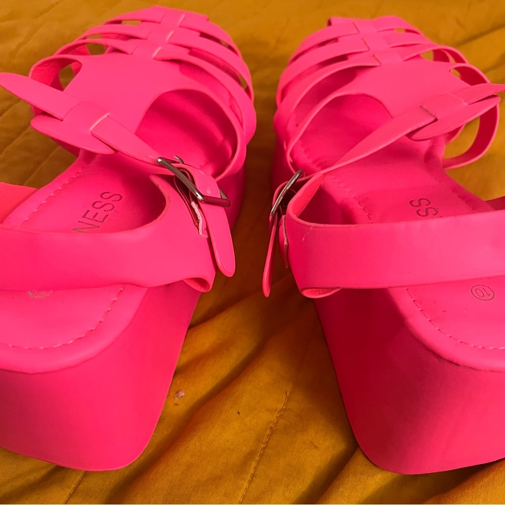 Hot pink NWOT sandals. Sz 10